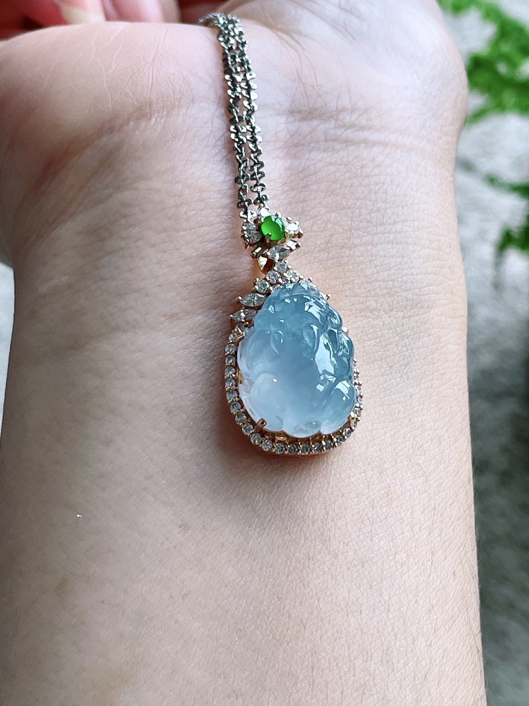 【镶嵌】高冰貔貅吊坠，【说明】缅甸 18k金镶嵌 无裂 性比高，【整体】30/15.7/12，【裸石