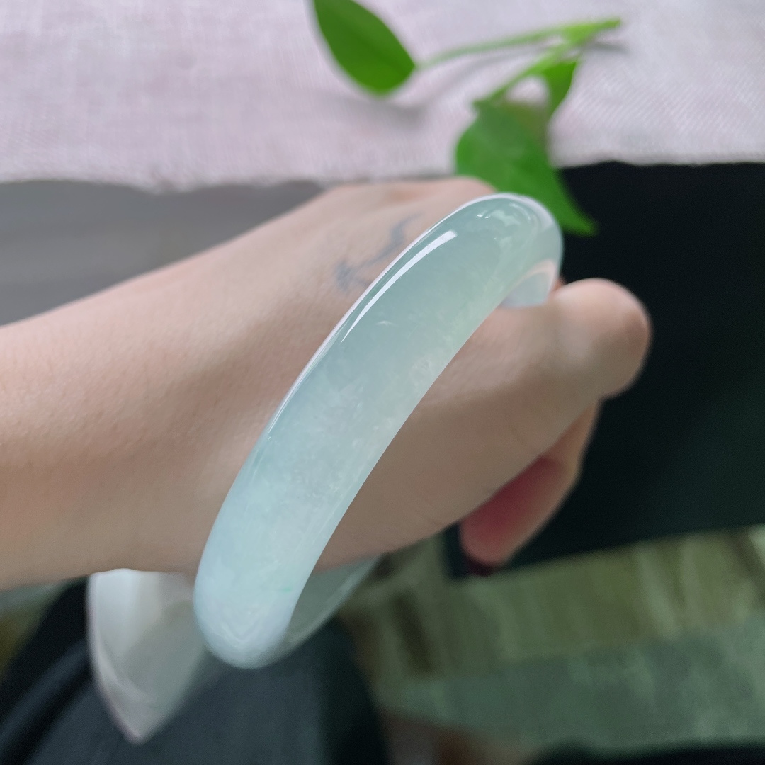 59.8/12.1/8.4冰晴底正圈，不追求浓艳，胜在干净、透亮、气质，像雨后的晴空或初融的冰湖。无裂，ss49732a