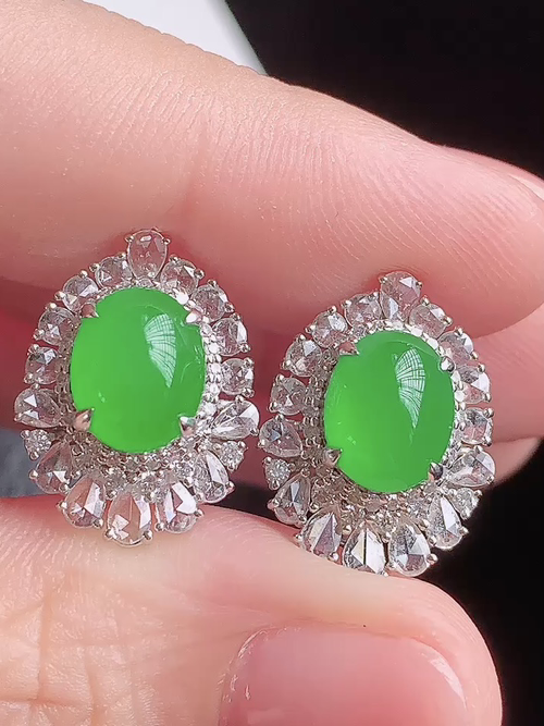 ️天然缅甸翡翠 冰阳绿蛋面耳扣，无裂，18k金镶嵌，重金，8/6.5/3。16.4/12.4/6.