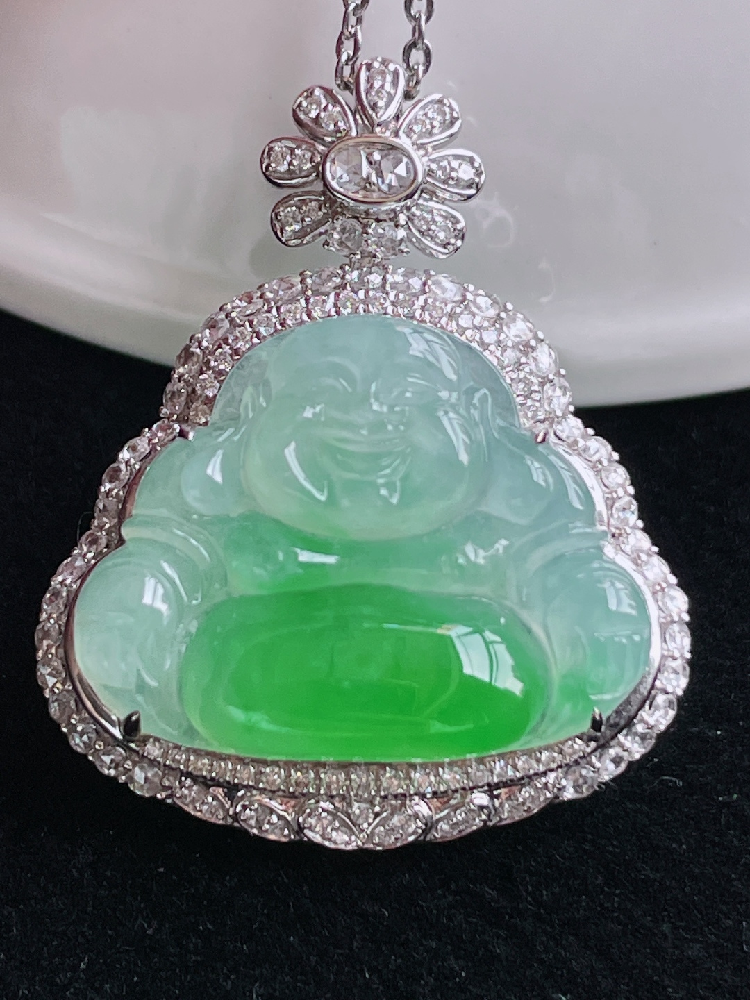 ️ 飘绿佛公 肚里藏金 色绿精美：32/26.5/10.7，裸石：17.6/22.8