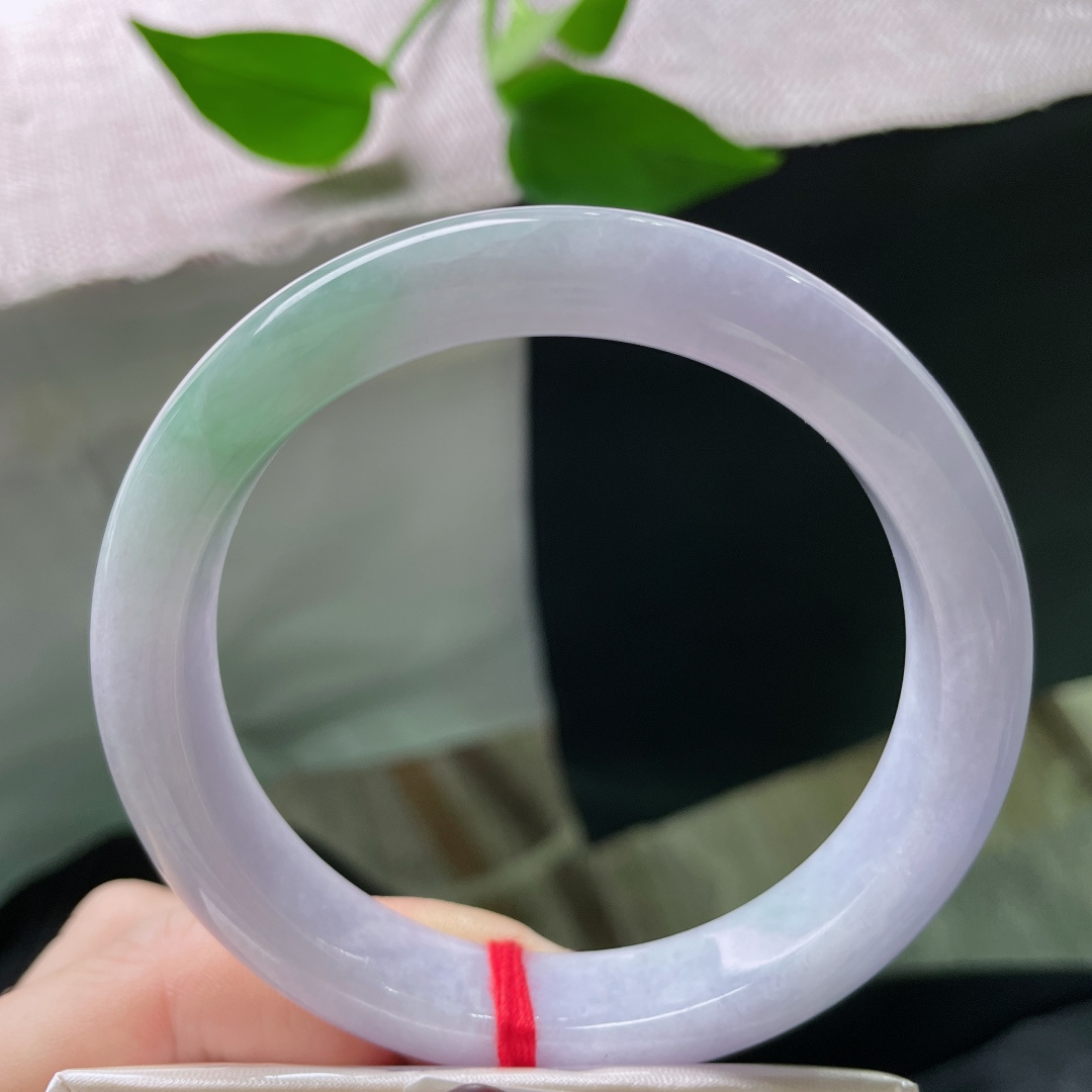 60.9/12.1/8.7，正圈，一抹飘绿，大圈口，紫气东来，绿意新生。皮纹，ss51377a