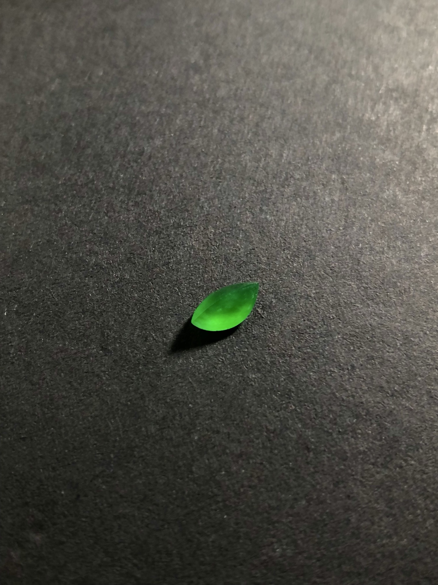 ️ 940395「阳绿马眼」，品相佳，色泽阳绿均匀，无封底，种好水润，7.7/4/3