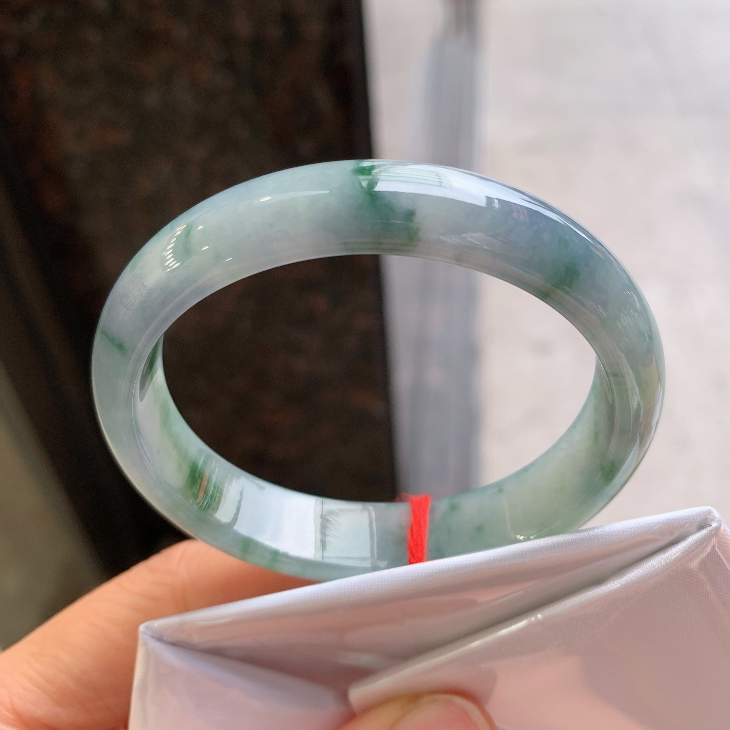 贵妃飘花，有纹，尺寸：53.3/46/12.4/6.8，细腻