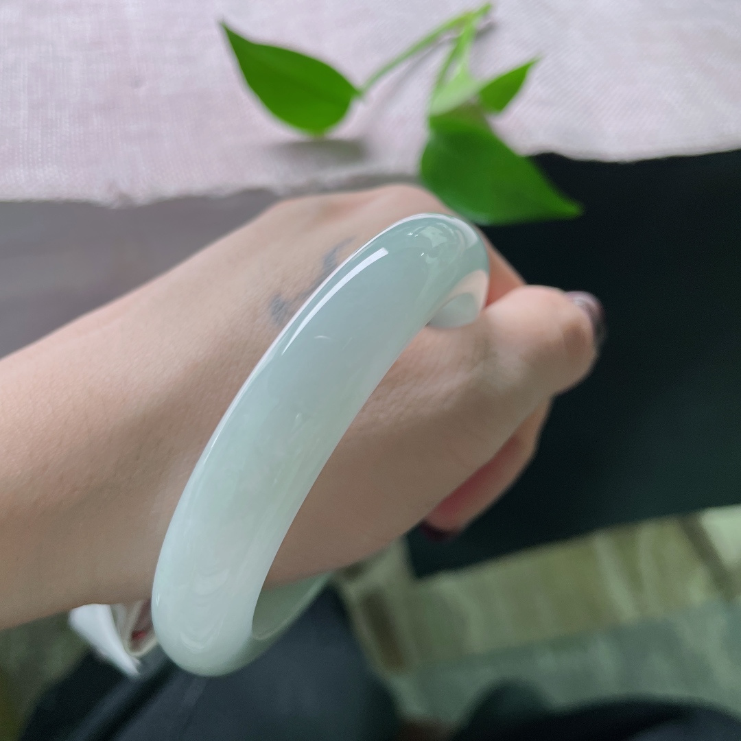 56.8/11.1/8.7绿底正圈，水润，细腻，清雅大方，简约大方，有棉线，ss50873a