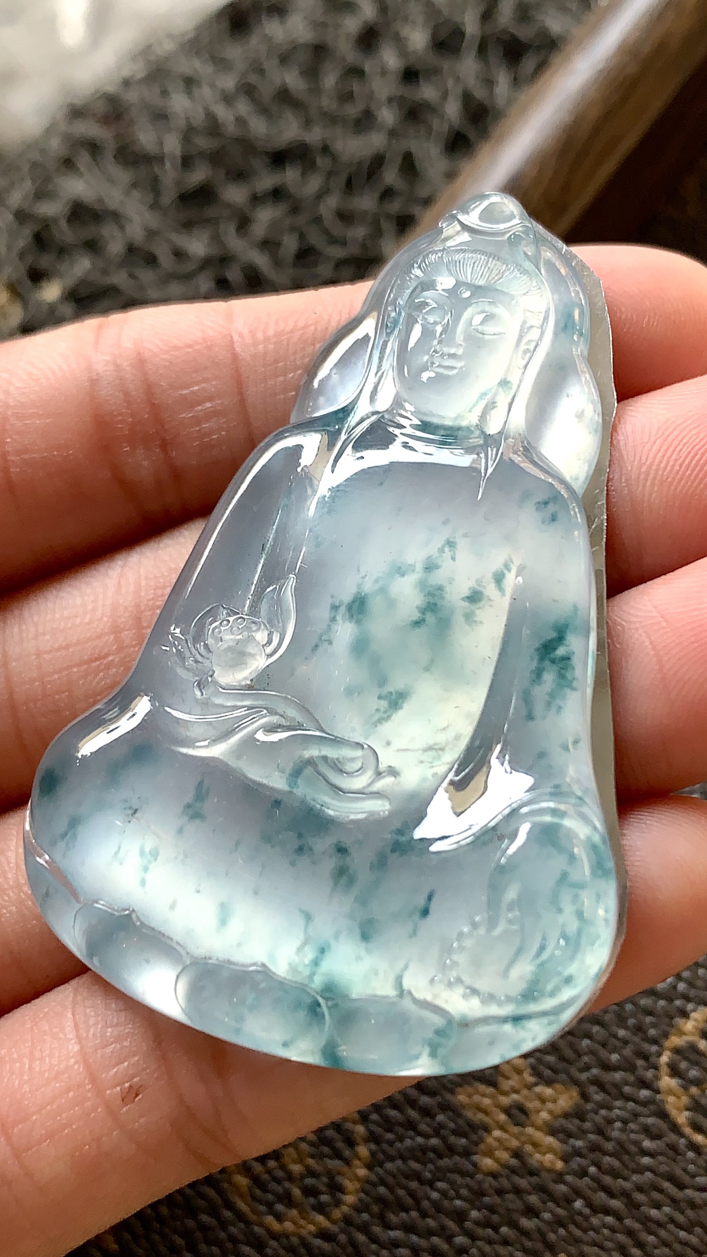 ️ 玻璃种飘花观音菩萨，饱满丰润的身姿，端庄典雅的气质，温和慈悲的心态，尺寸57.4/37/5.8