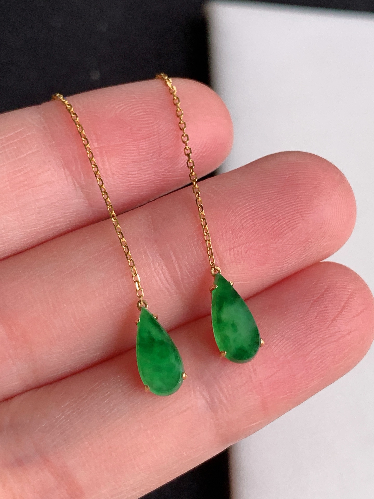 ️，18k镶嵌冰路水滴耳坠，无裂，裸石尺寸：9/8/5