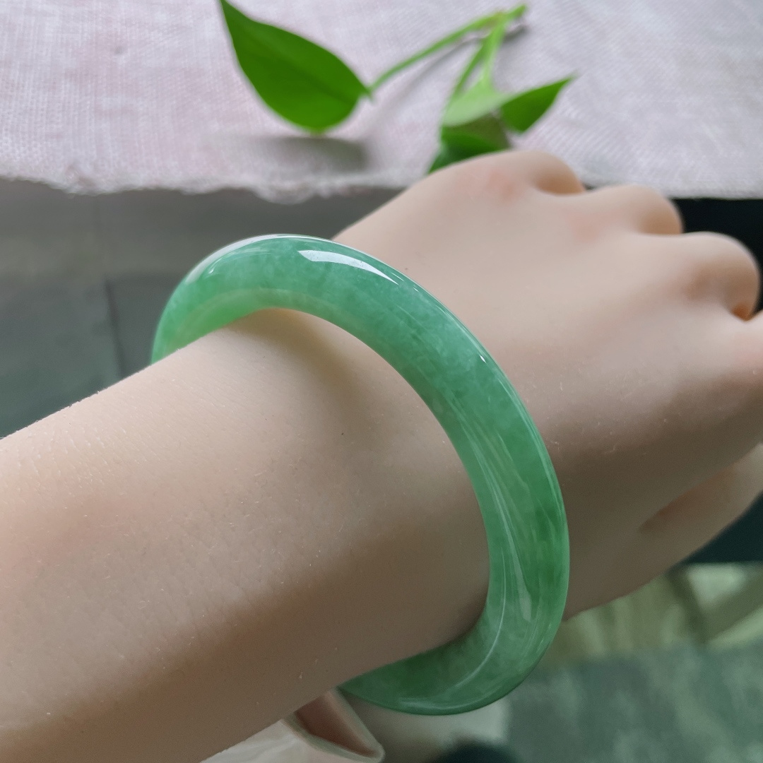 56/9.7绿底圆条，水润，郁郁葱葱，满园春色满园关不住，贵气，无裂，ss50132a