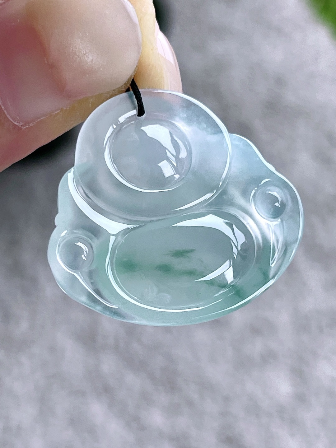 冰种飘花佛公吊坠，缅甸，无裂，性比高，水润通透，尺寸24.7/27.2/5.8，重量6克