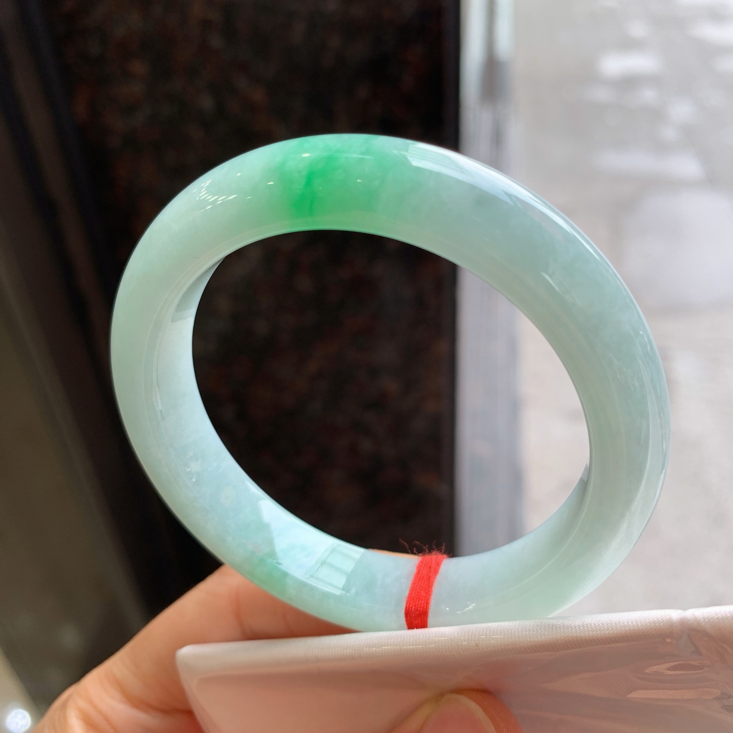 正圈飘绿，有纹，尺寸：56.2/12/9，清爽