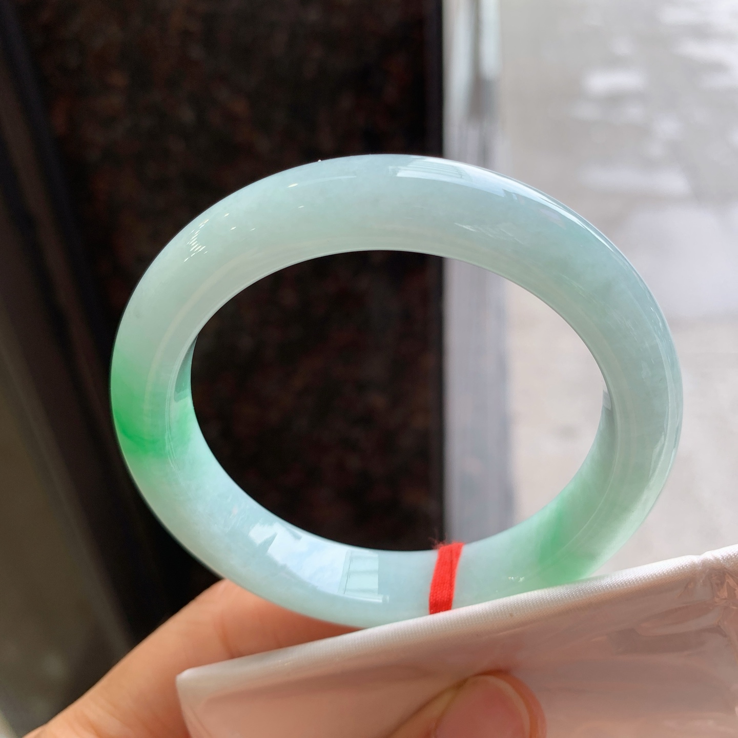 正圈飘绿，有纹，尺寸：56.2/12/9，清爽