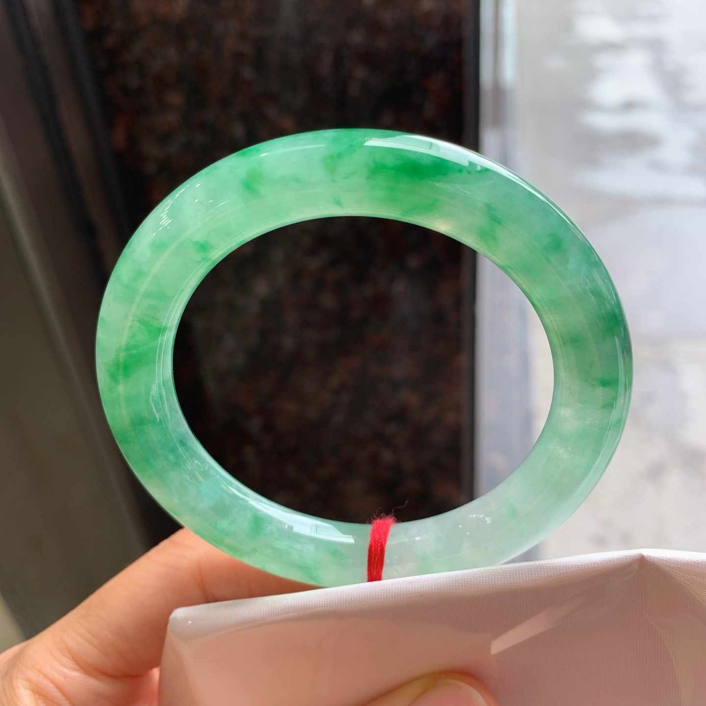 圆条冰飘绿，有纹，尺寸：56.4/10.2/10.4，色好