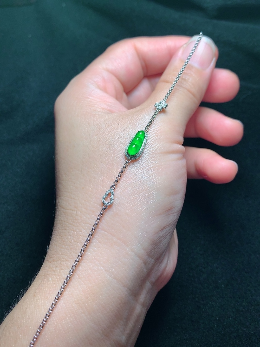 ️18k金镶嵌冰种阳绿福豆手链，种老水头好，又冰又润，饱满：15.5/6/4.2mm裸石：10.8