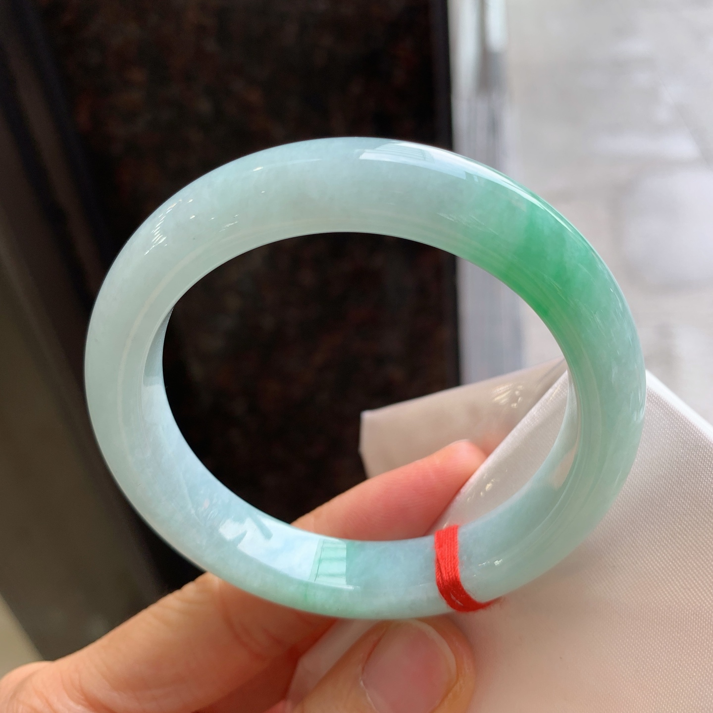 正圈飘绿，有纹，尺寸：56.2/12/9，清爽