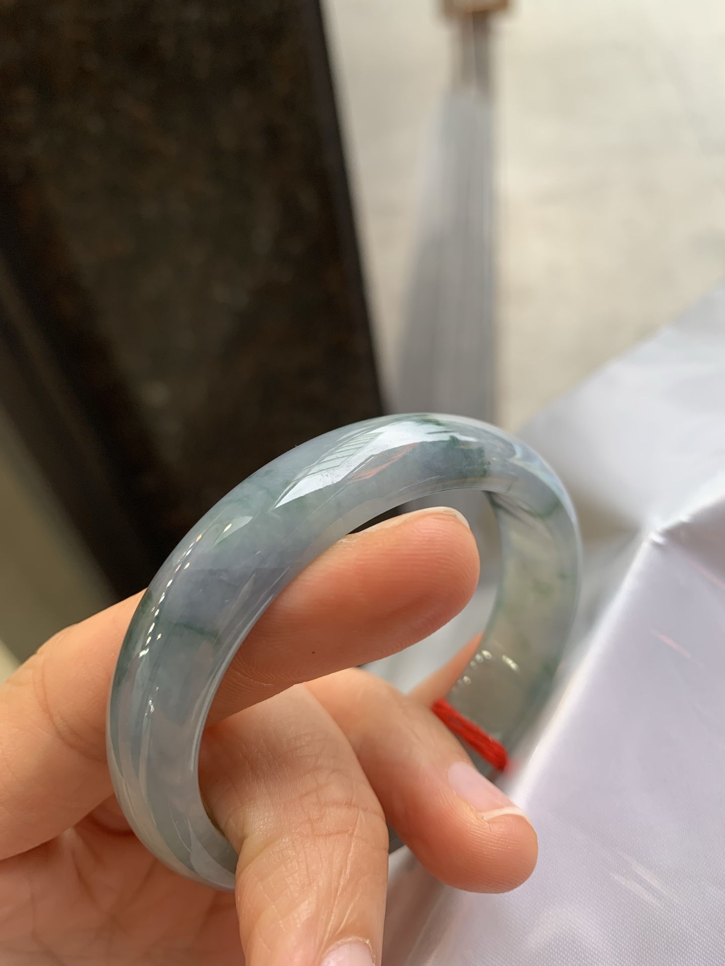 贵妃飘花，有纹，尺寸：53.3/46/12.4/6.8，细腻