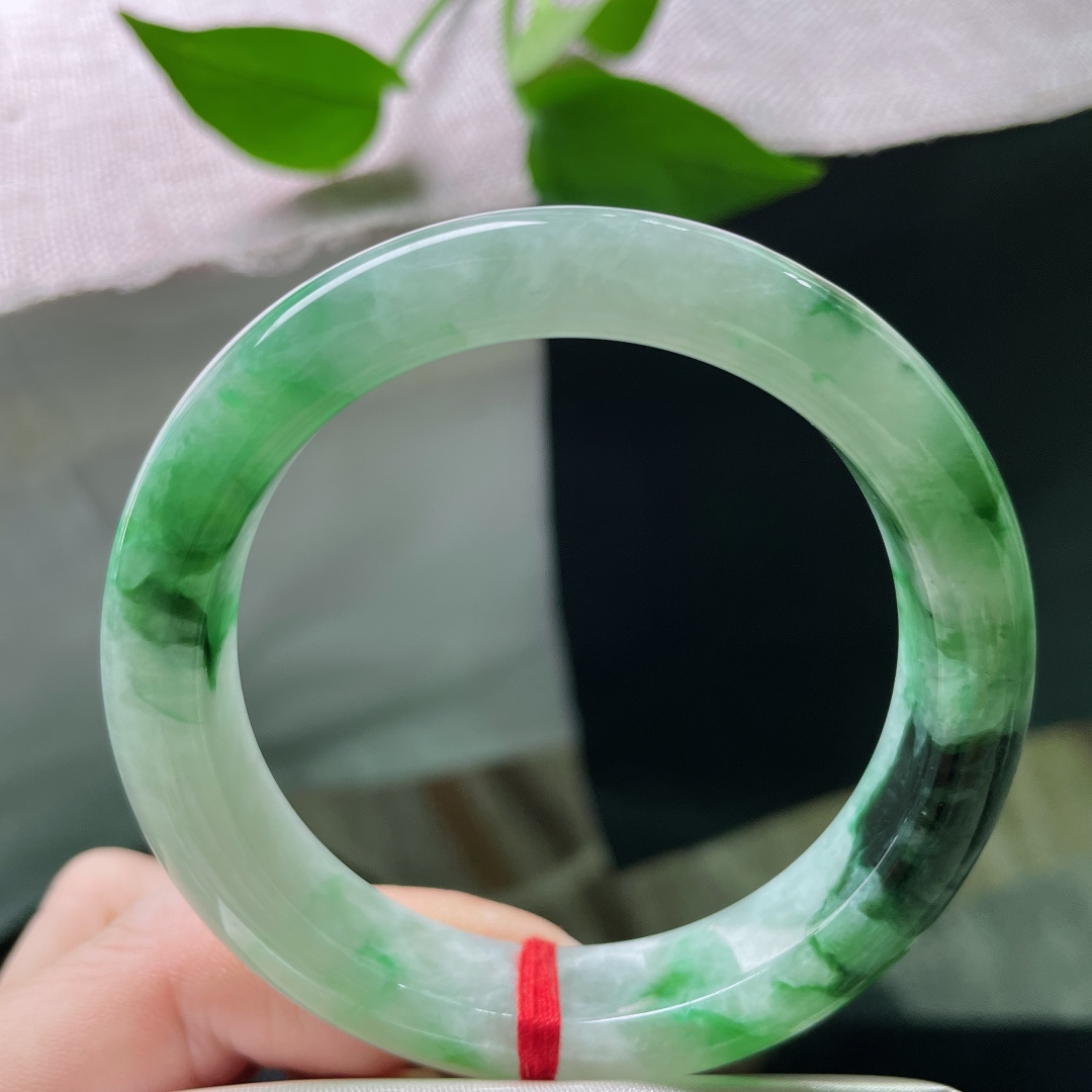 55.8/12.1/8.8，飘花正圈，水润，双色交织，色彩与意境的碰撞。有纹。ss51401a