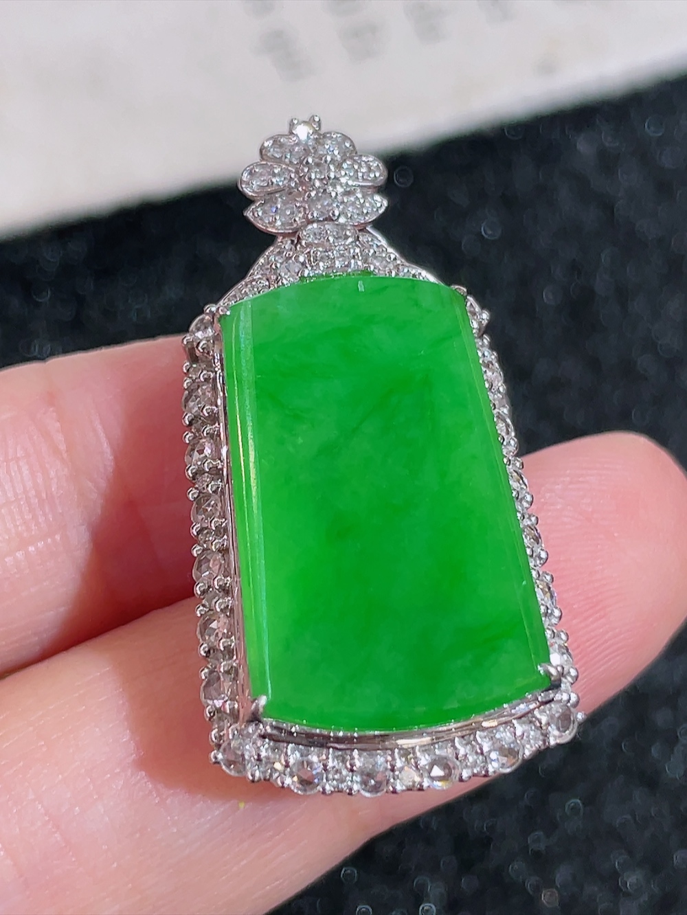 ️冰绿大无事牌吊坠，无裂，18k金镶嵌，种水，盖中盖，重金镶嵌，南非钻镶，厚装饱满，平安无事，平安是福，高端大气，性比高33.8/16.5/8.3，裸石21.5/12.6