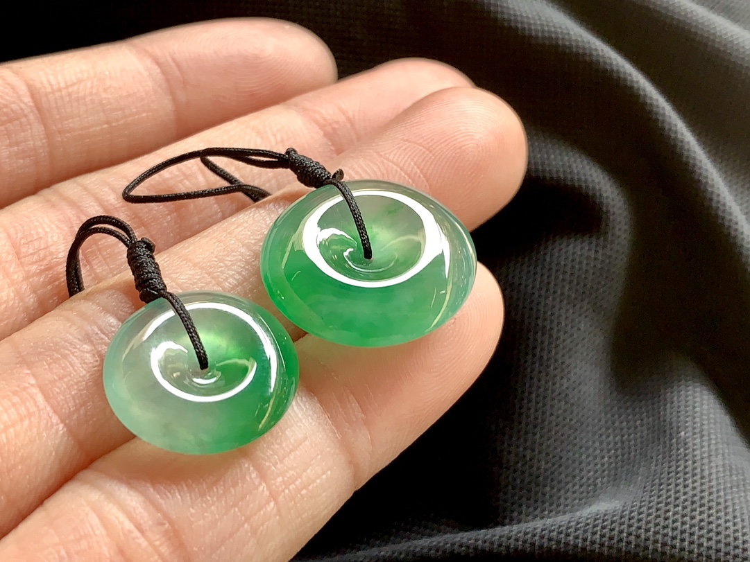 ️ 冰绿平安扣一对，似春水初融，清透中漾着盎然生机，尺寸17.2×4.8 / 14×3.3