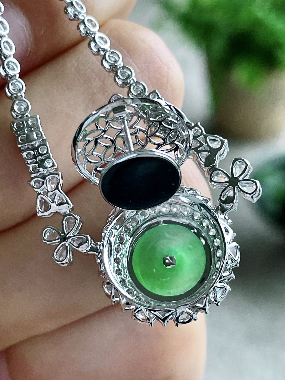 高冰甜阳绿平安扣项链，18k金镶嵌，无裂，性比高18.6/11.3，裸石11.8/2.5，重量11克