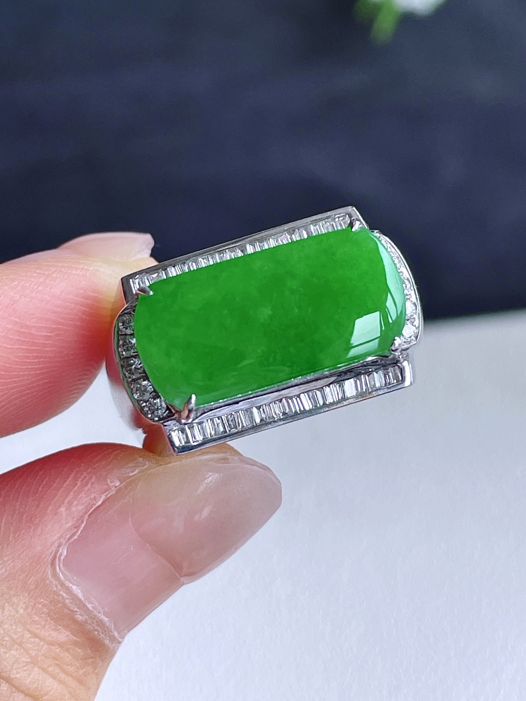 冰阳绿马鞍戒指，18k金镶嵌，无裂，性比高，18-9.1-3.5，22号，10克