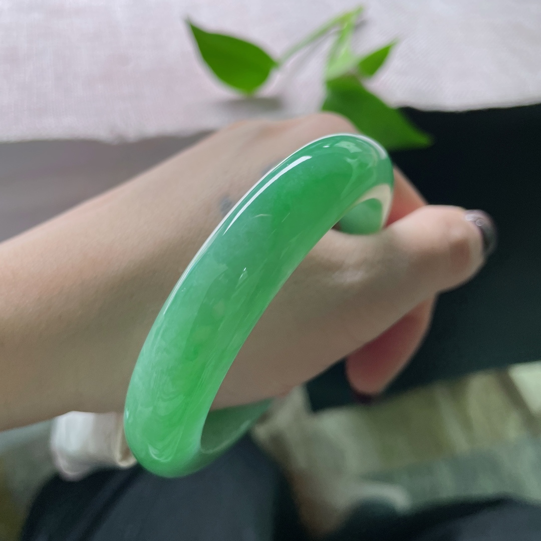 57/12.7/9.1绿底正圈，水润细腻，春意无边，纯粹，回眸一笑胜星华，无裂，ss51685a