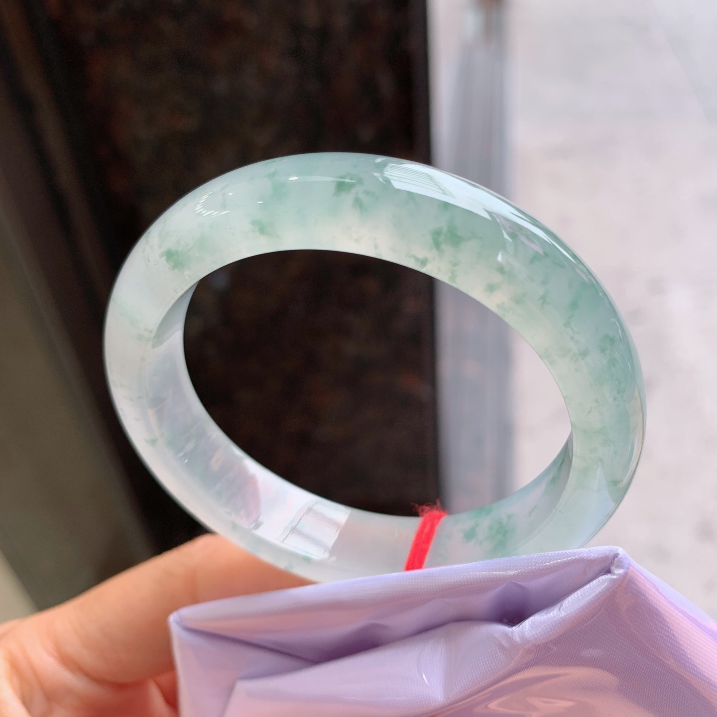 贵妃冰种飘花，有纹，尺寸：54/49/12/8，冰润