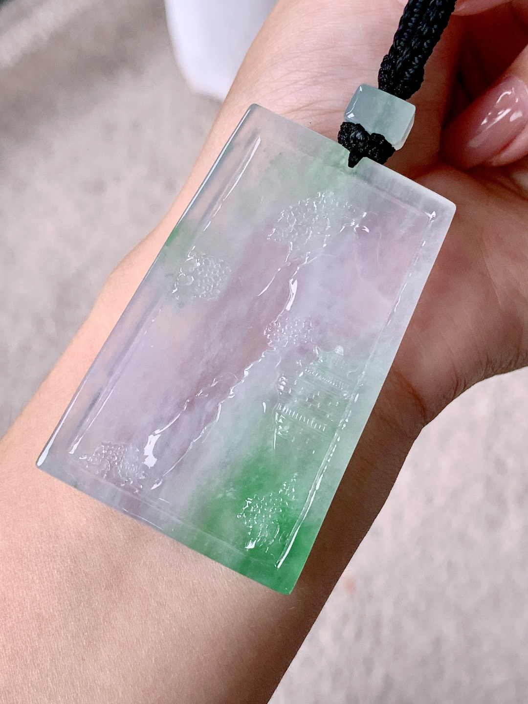 冰飘绿花大山水牌吊坠，缅料，无裂，性比高，飘花，冰透，59.5/39.2/5.7，34.8克，编号