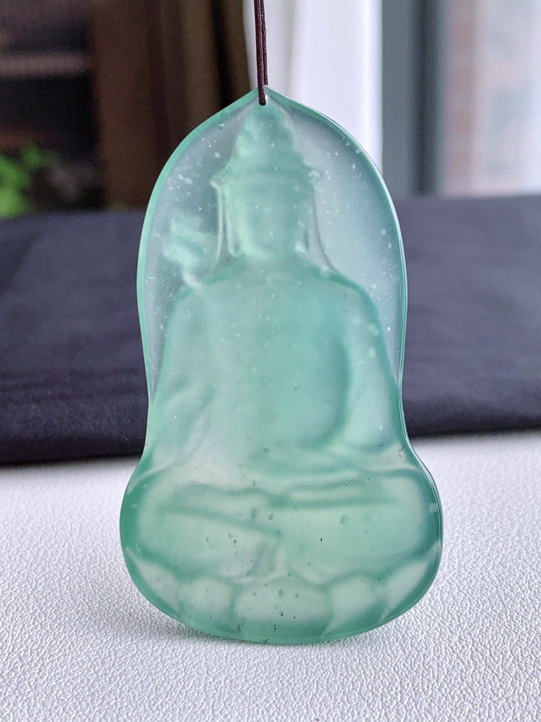 冰天空蓝大势至菩萨牌持莲观音牌吊坠，无裂，性比高，尺寸60/35.4/5.7，重量22.3克