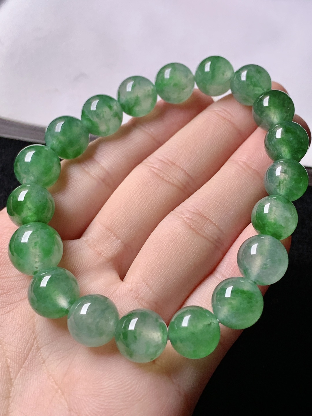 ️冰绿手链，色泽浓艳，尺寸9.6/11.7共19颗