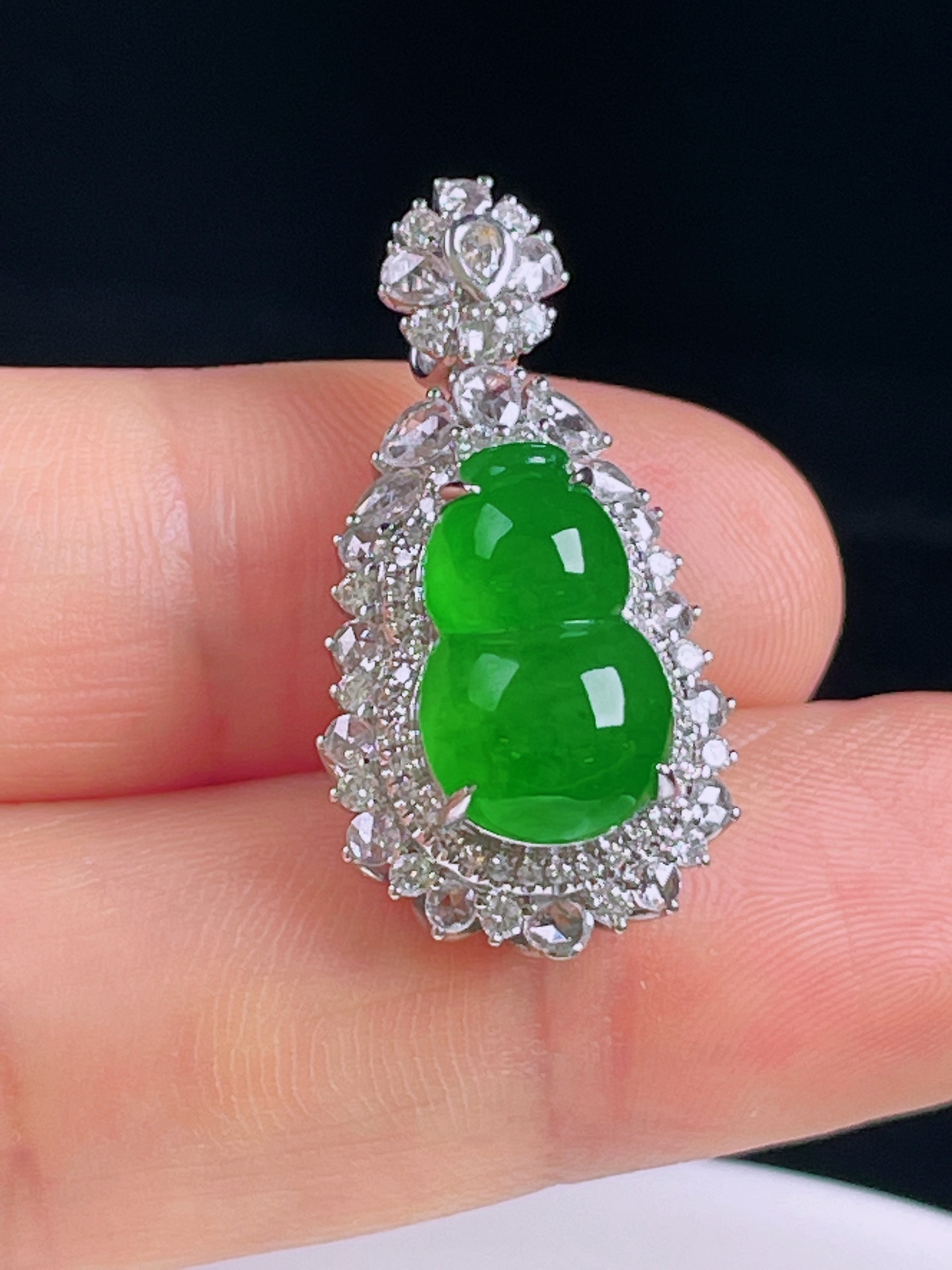 ️冰绿葫芦，老种起光，细底通透，尺寸：28.5/15.3/12.6，13.9/9mm0427