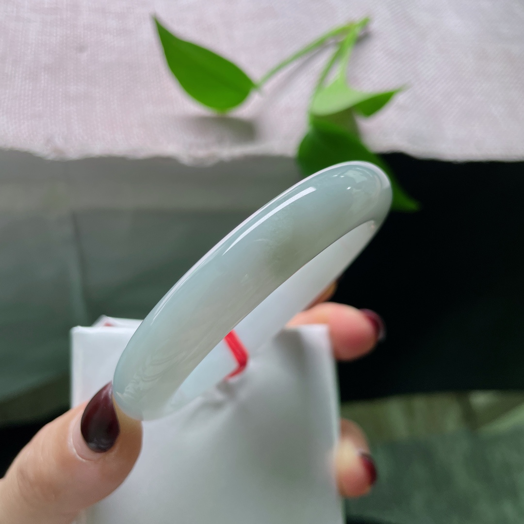 53.8/11.3/8，淡绿底正圈，水头好，质地温润细腻，淡雅倾心，无裂，ss51555a