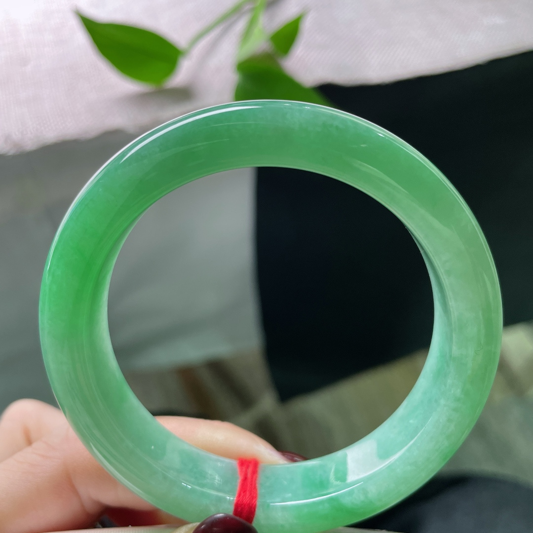 57/12.7/9.1绿底正圈，水润细腻，春意无边，纯粹，回眸一笑胜星华，无裂，ss51685a