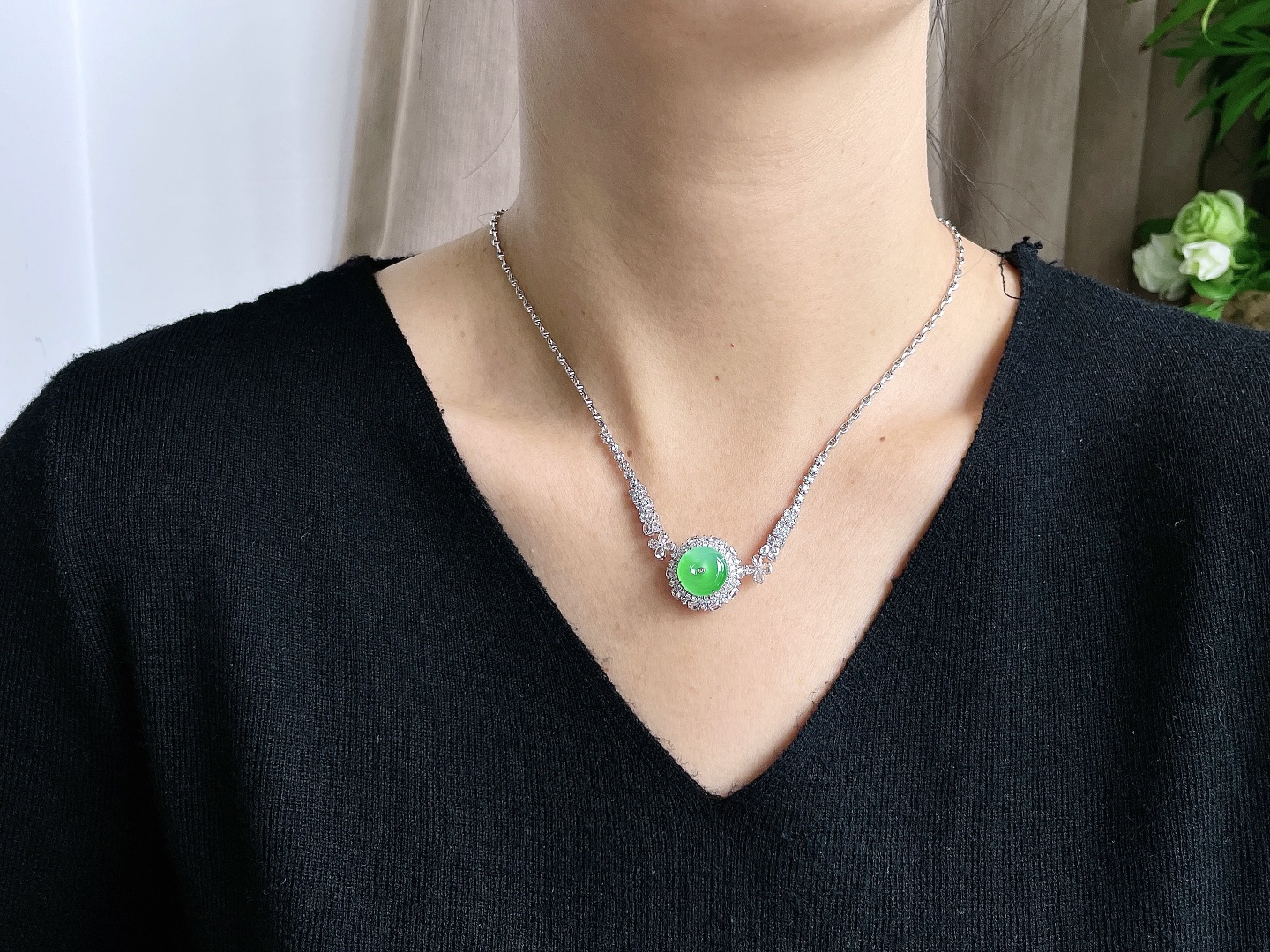 高冰甜阳绿平安扣项链，18k金镶嵌，无裂，性比高18.6/11.3，裸石11.8/2.5，重量11克