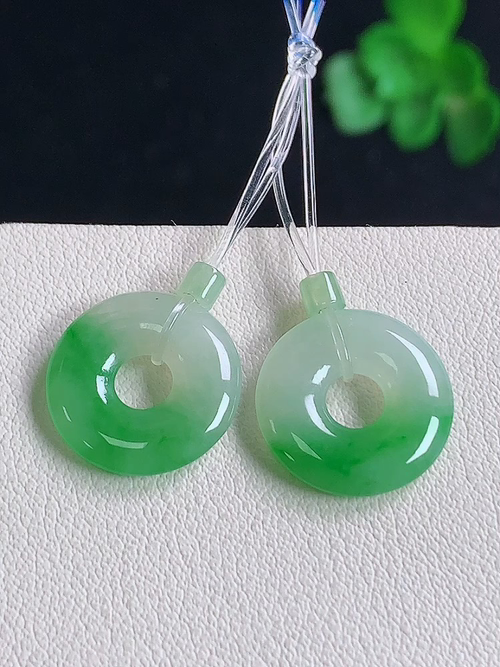  ，飘绿耳坠，无裂，尺寸13.9/2.5，编号y271100 24