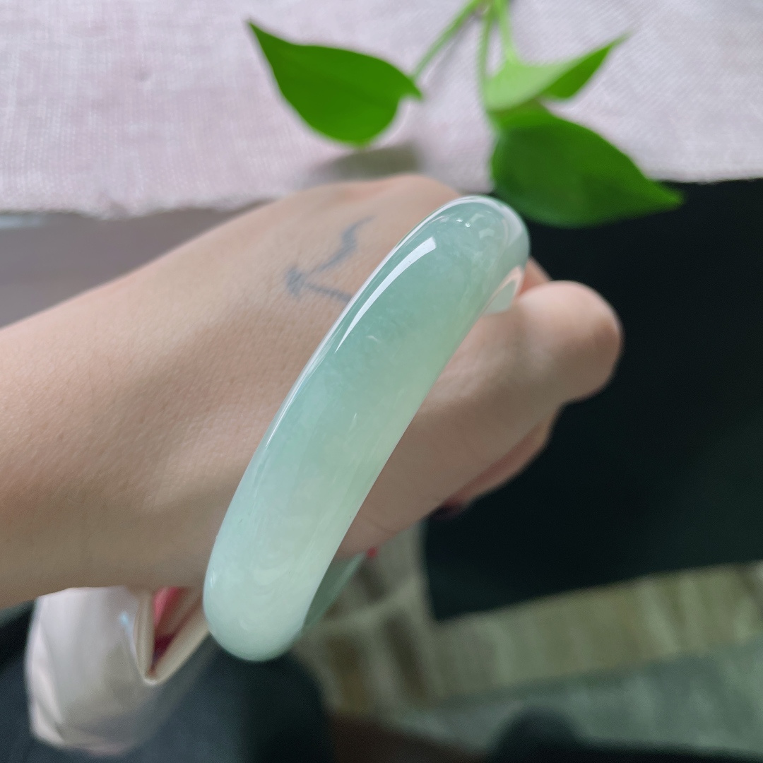 54.4/12.8/8.3，晴水正圈，水润细腻，清雅，只一眼就心静三分，棉根，无裂，ss51498a