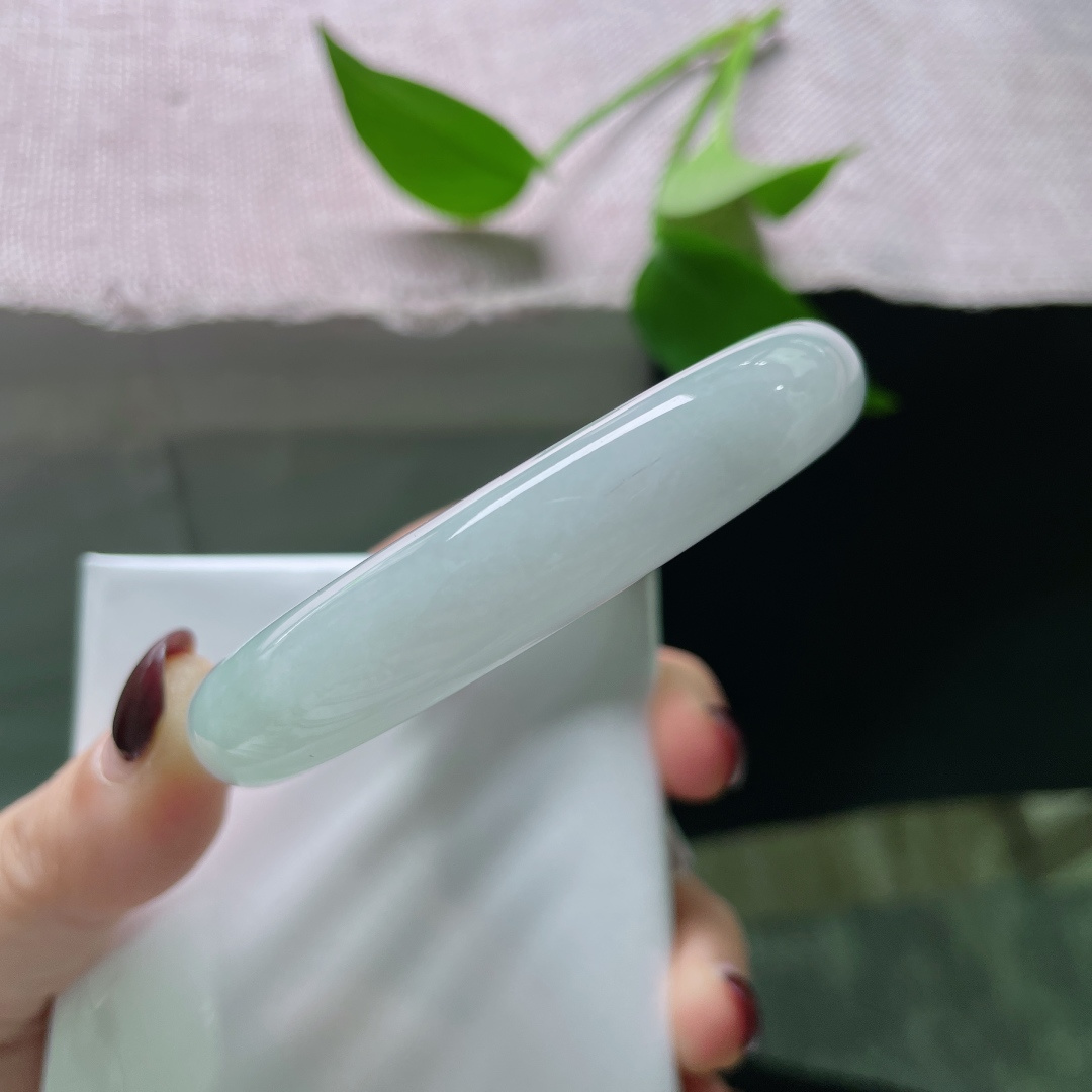 56.8/11.1/8.7绿底正圈，水润，细腻，清雅大方，简约大方，有棉线，ss50873a