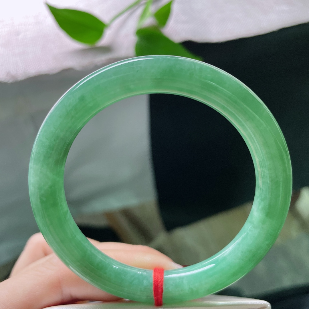 56/9.7绿底圆条，水润，郁郁葱葱，满园春色满园关不住，贵气，无裂，ss50132a