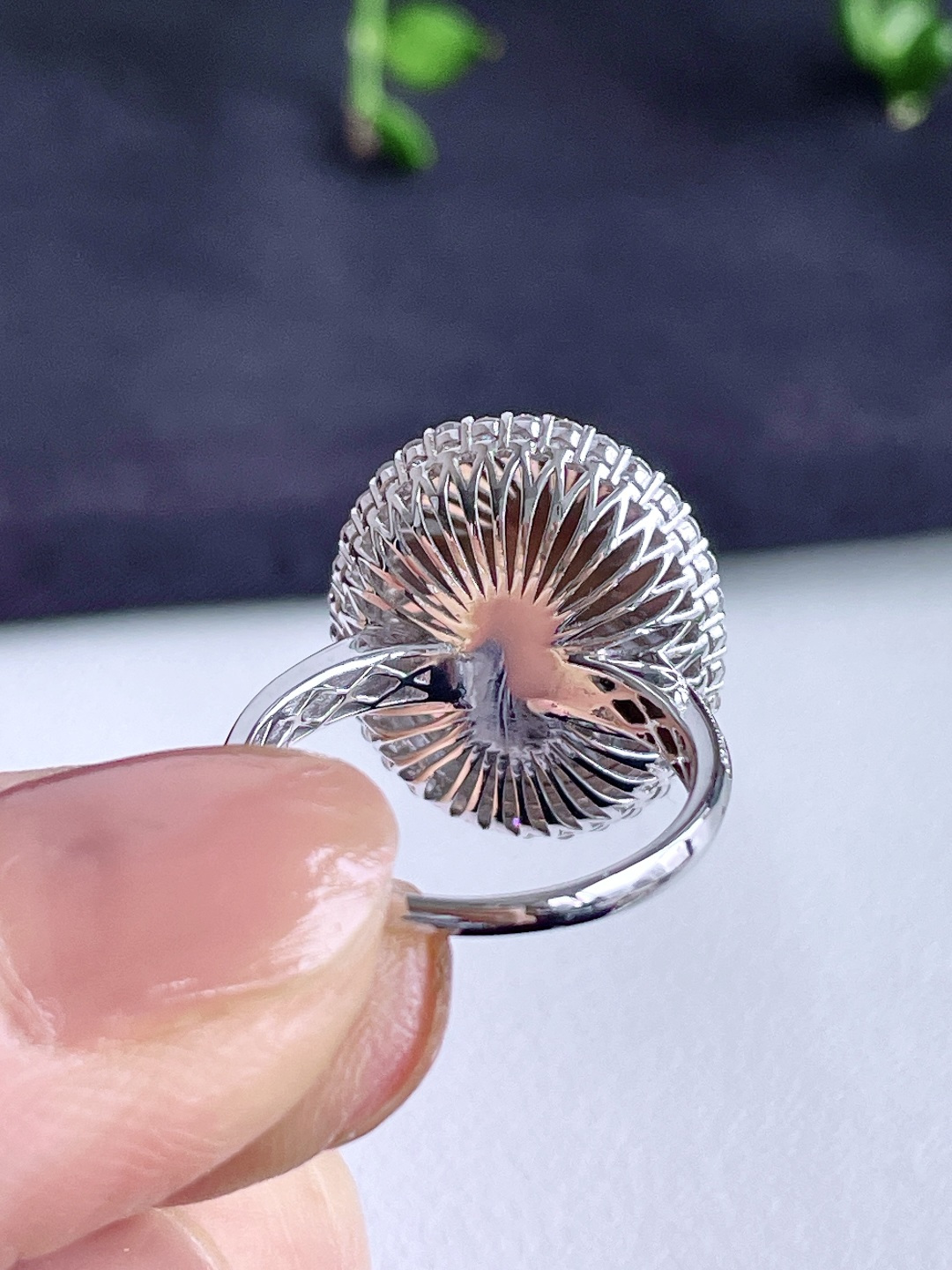 【镶嵌】冰辣绿大蛋面大鸽子蛋戒指，18k金镶嵌，无裂，性比高19.8/16.6/10.7，裸石17.3/12.7/6.4，圈口14号，重量5克