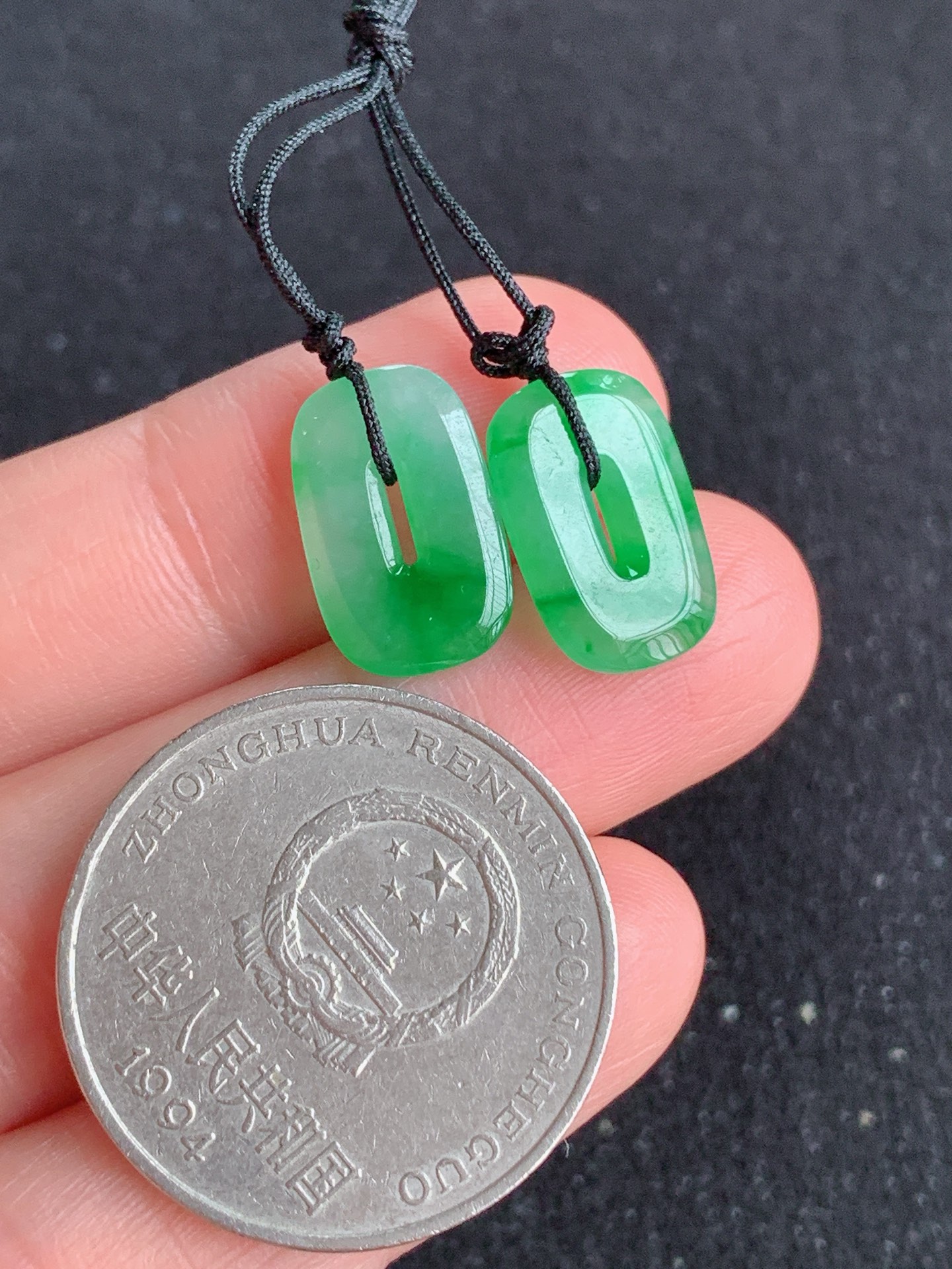 ️，冰飘绿方糖，无裂，裸石尺寸：14.4/9/2.4