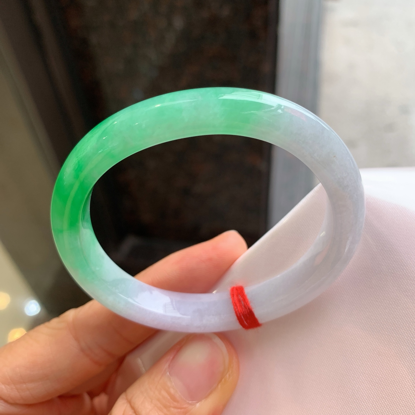 贵妃飘绿，有纹，尺寸52.5/46/9/7.6，色阳绿