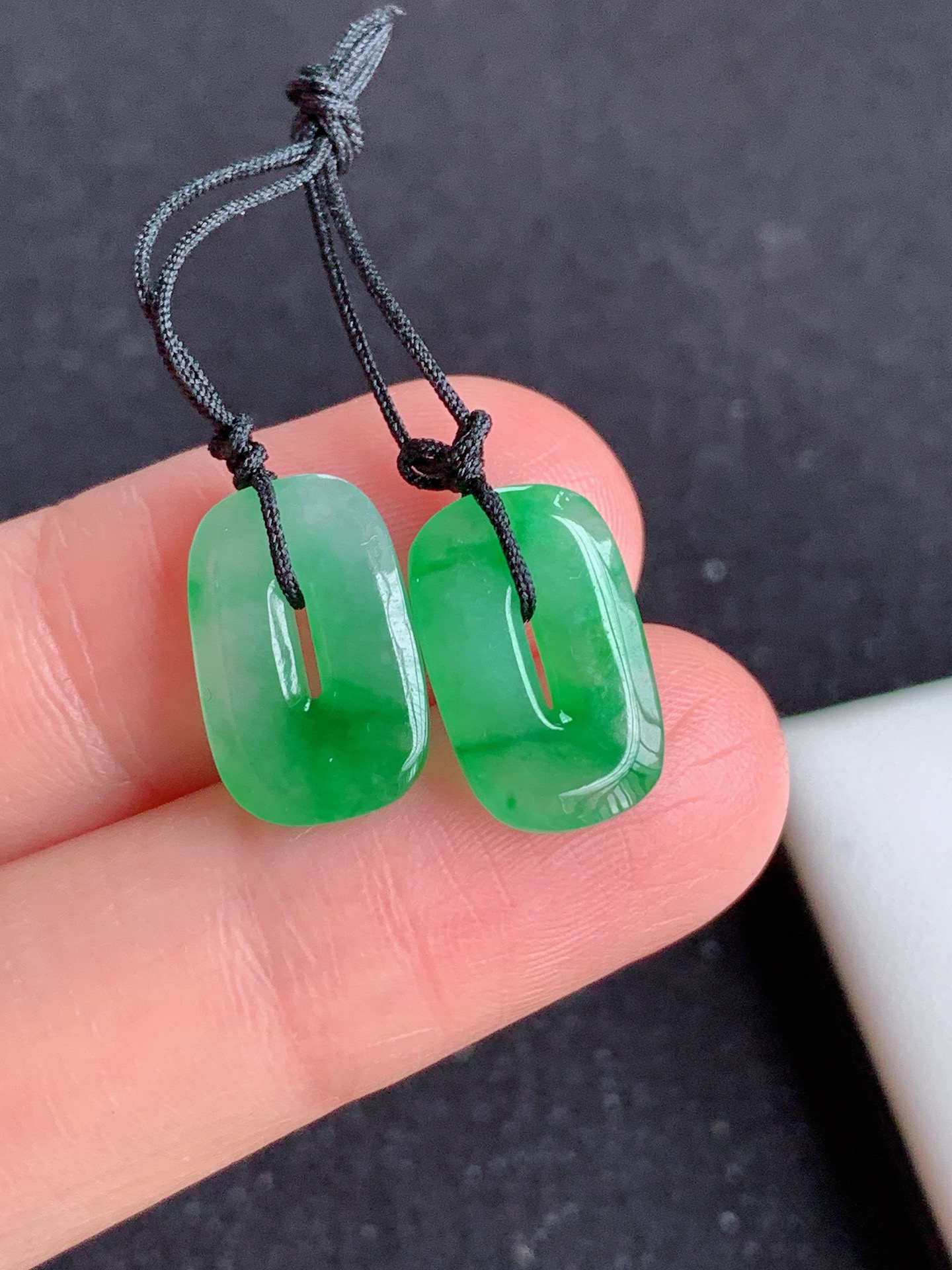 ️，冰飘绿方糖，无裂，裸石尺寸：14.4/9/2.4