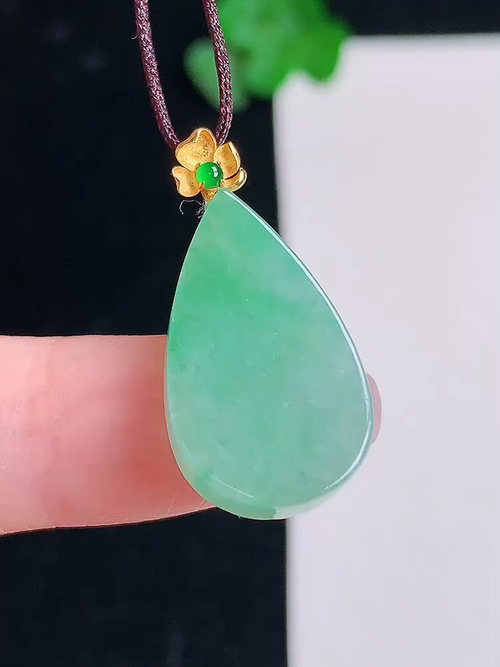  ，18k金镶冰晴水滴，无裂，尺寸21.1/13.1/4，№;y2790   24