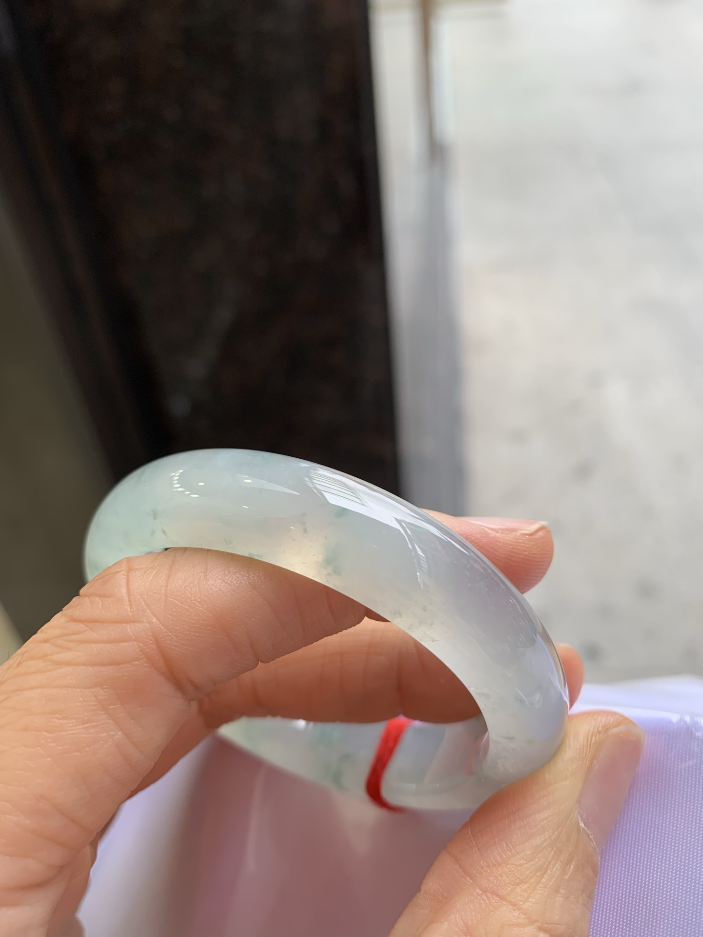 贵妃冰种飘花，有纹，尺寸：54/49/12/8，冰润