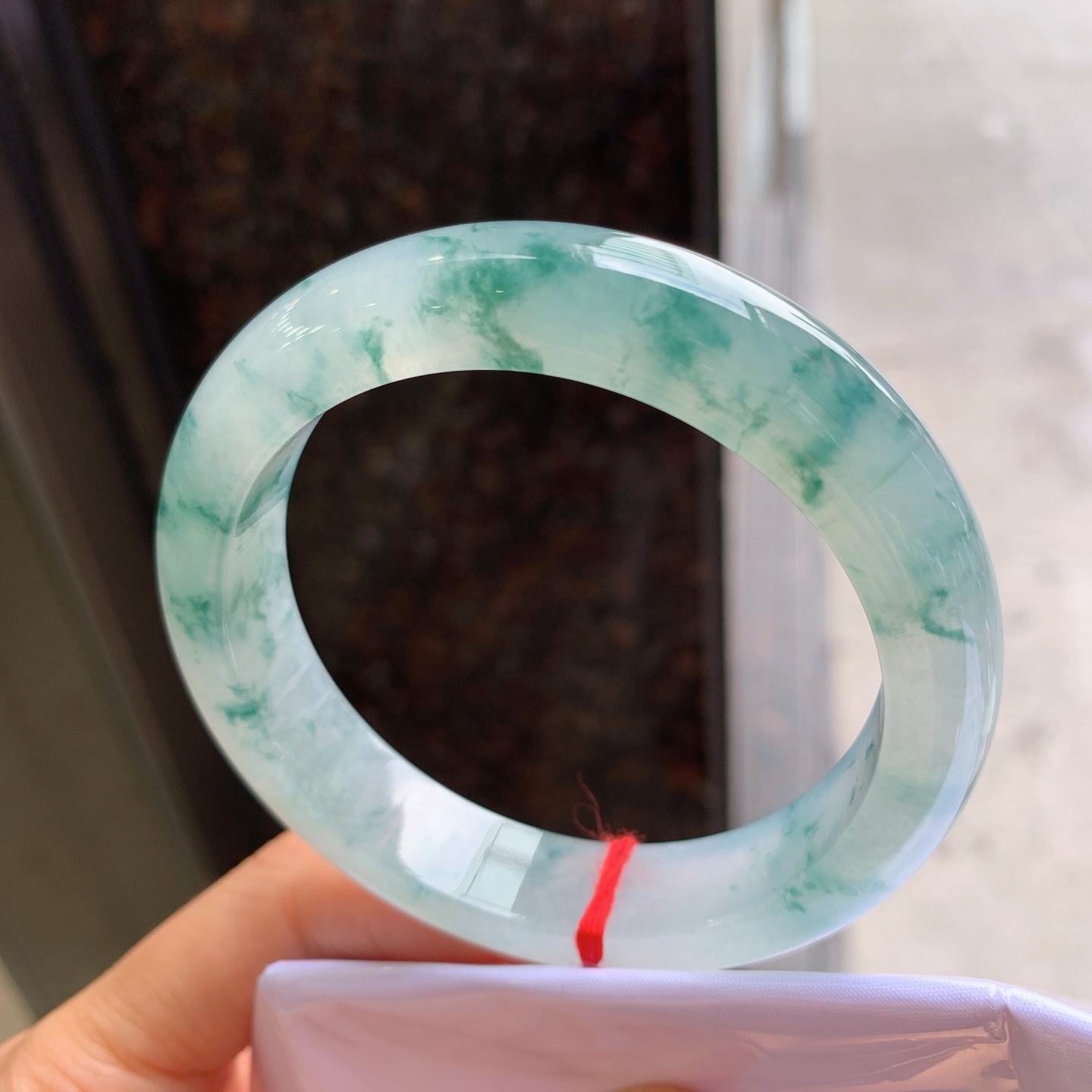 正圈冰种飘花，无裂，尺寸：57.5/12.6/9，版型好