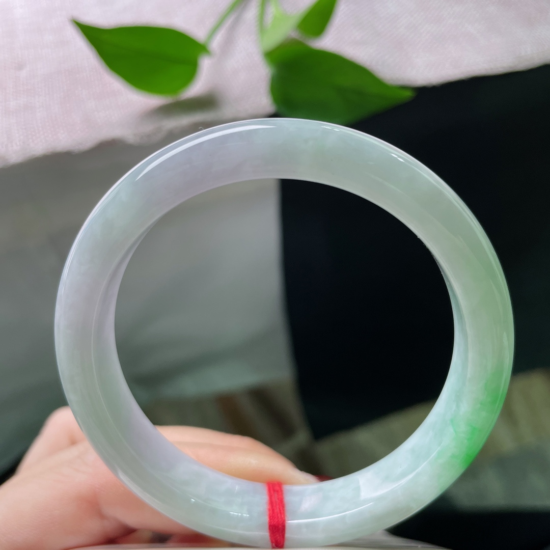 56.9/11.6/7.9飘绿正圈，水润细腻，清新简约大方，甜美，有棉线，ss51288a