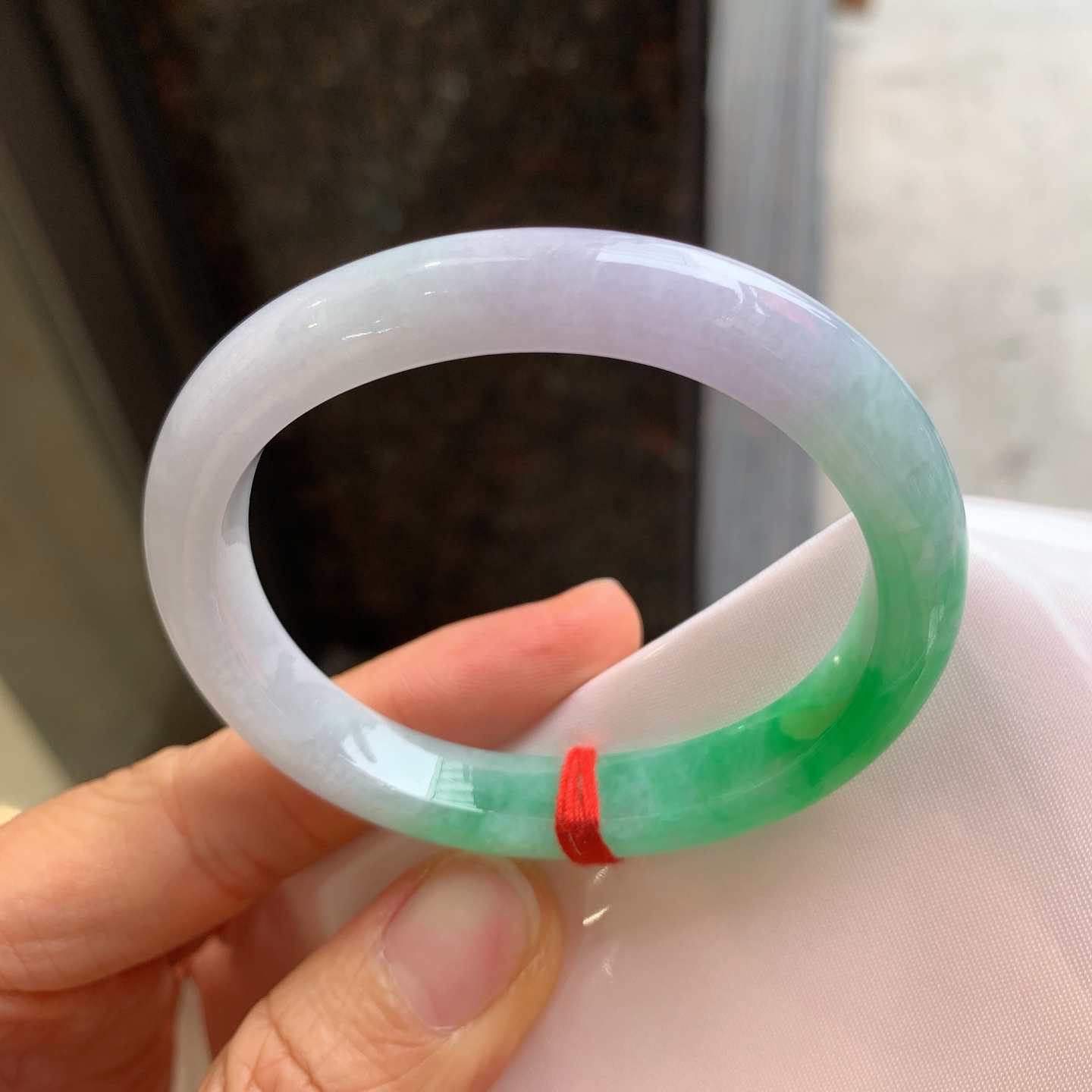 贵妃飘绿，有纹，尺寸52.5/46/9/7.6，色阳绿