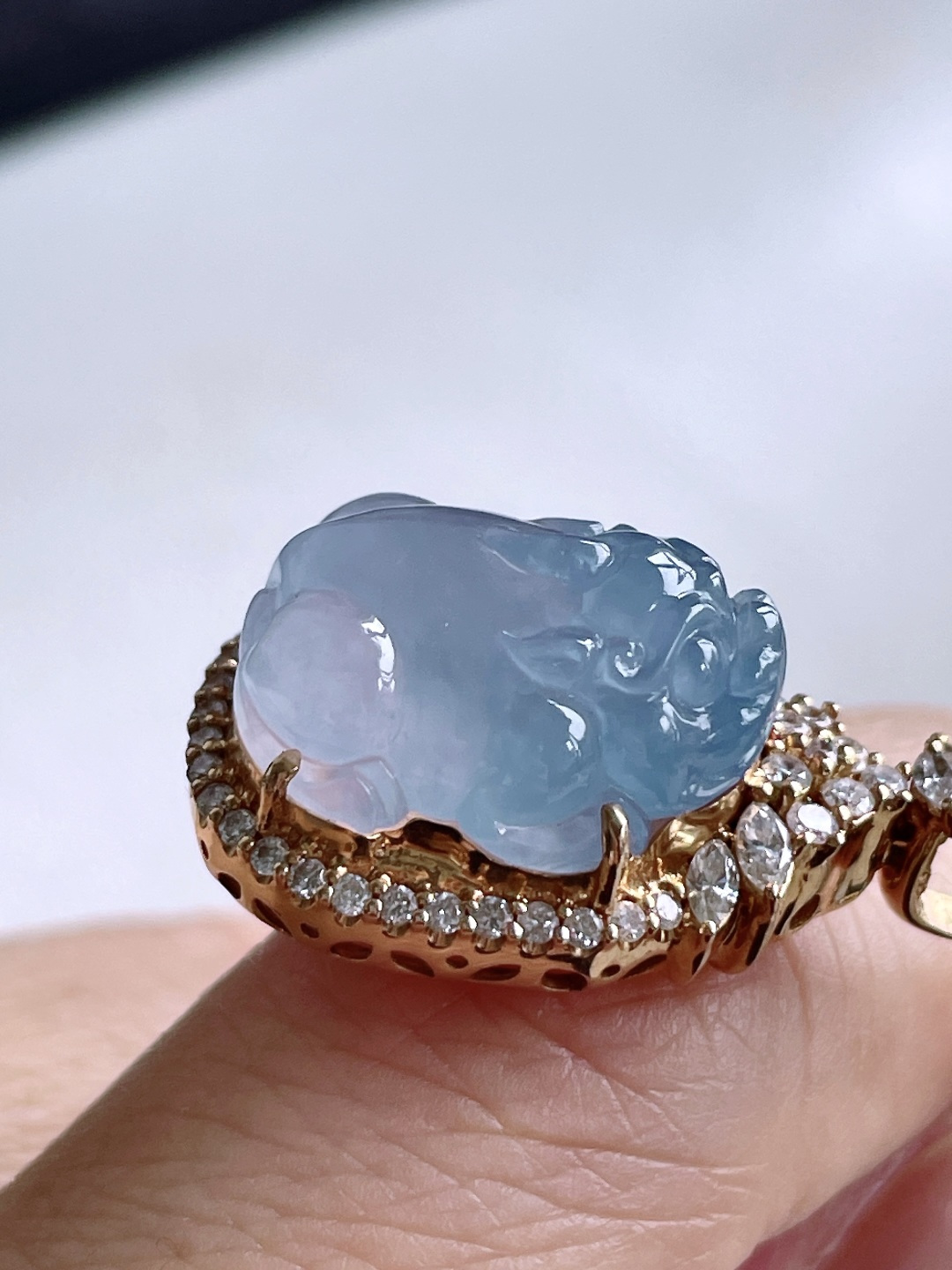 【镶嵌】高冰貔貅吊坠，【说明】缅甸 18k金镶嵌 无裂 性比高，【整体】30/15.7/12，【裸石】16.5/12/5.6，【重量】7.2克