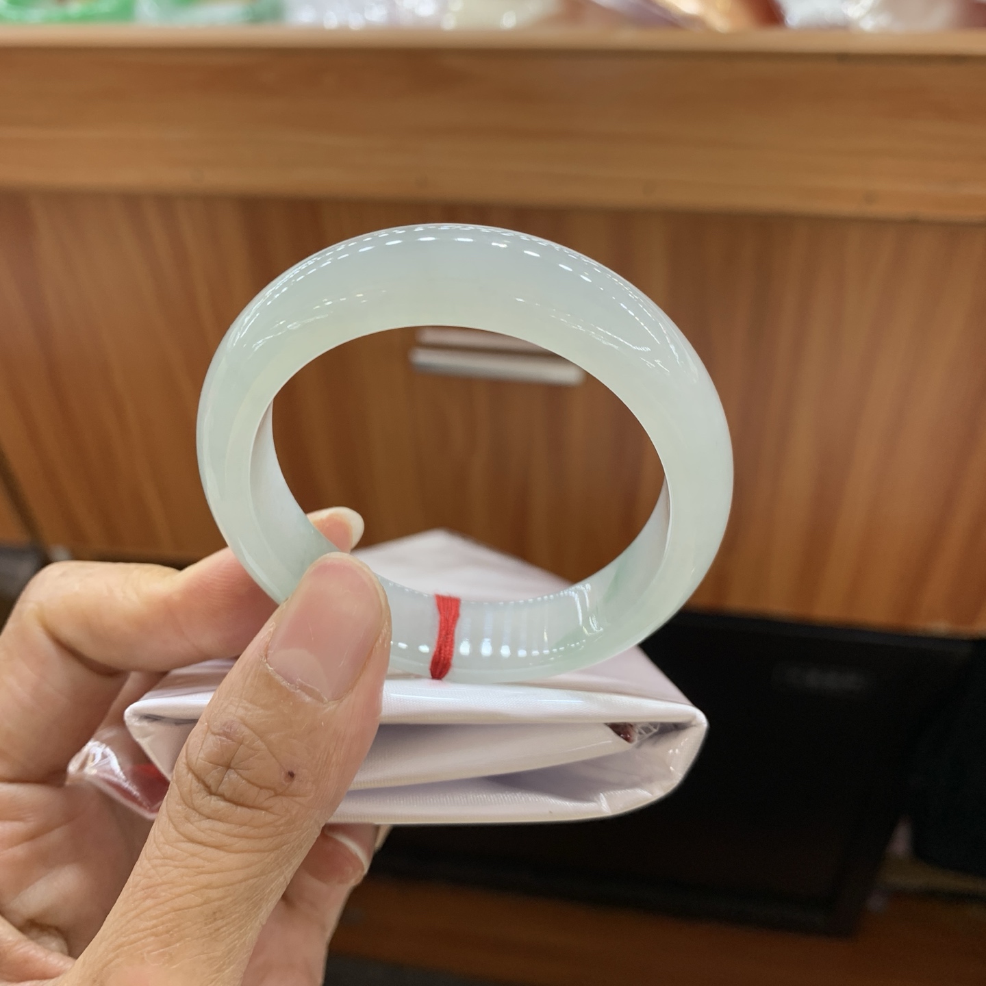 042803FN，冰胶飘花贵妃翡翠手镯，54-48.7-12-7.5