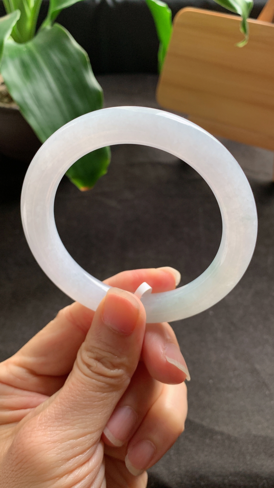 56圈口 天然A货翡翠手镯 圆条 种水好 小清新