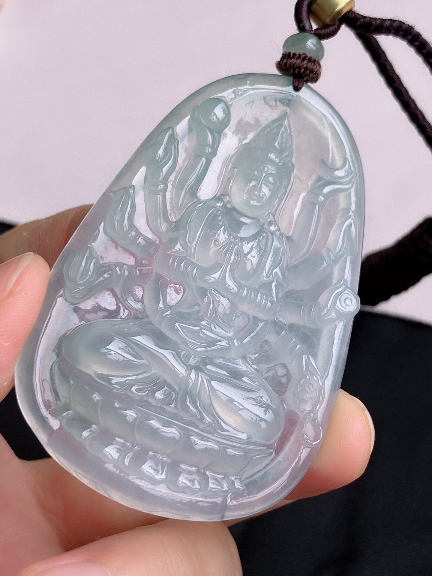 ️底色千手观音，晶莹剔透，尺寸68.8/46.5/6，自然光实拍