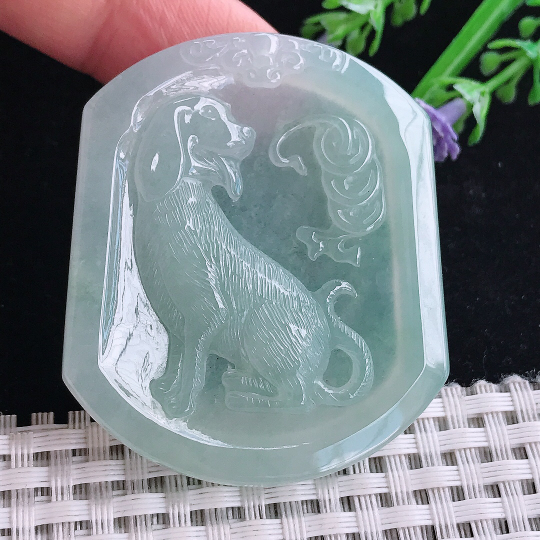 实拍A货翡翠50.3/42.8/5.5老坑冰纯期间冰晴绿狗牌吊坠生肖旺财挂件